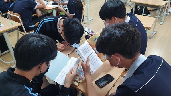 학생들의 토론 활동 모습 / 사진=송예림 제공